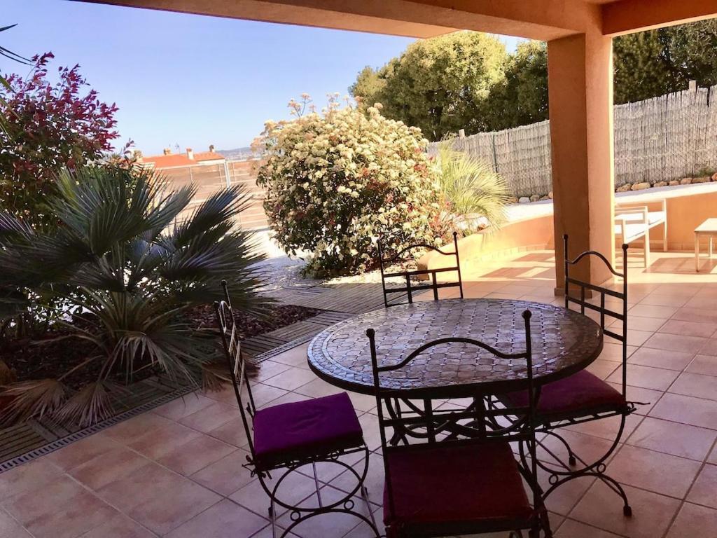 Giens-t2 Charme-7m A Pied - Rez De Jardin Hyeres