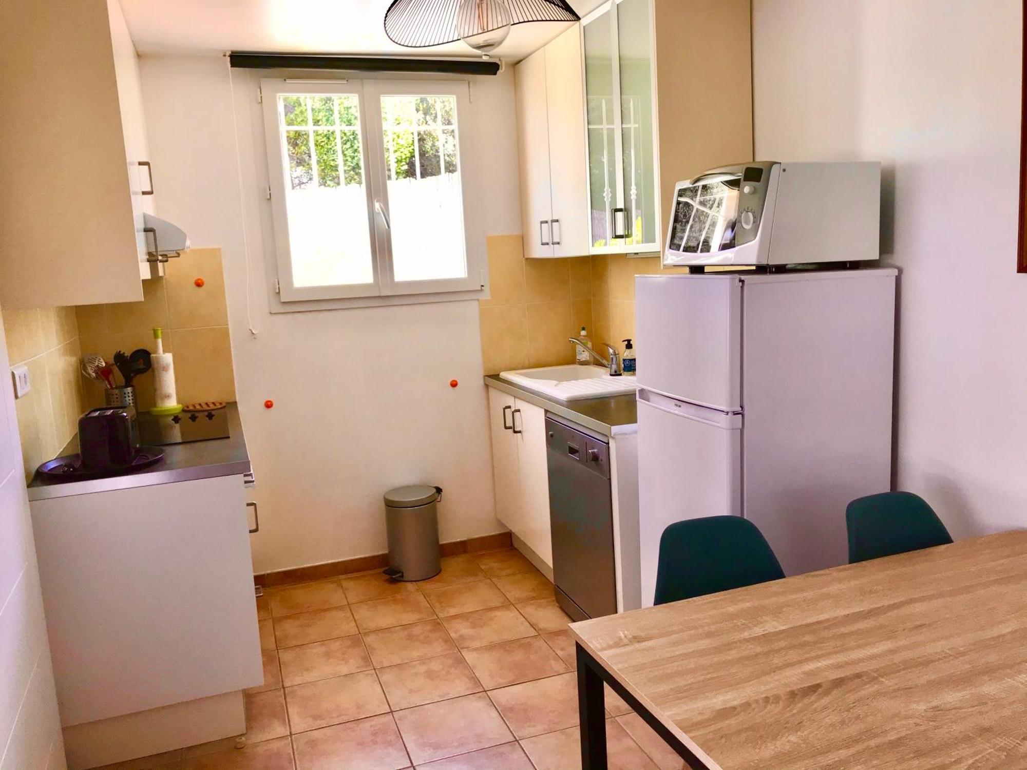 Giens-t2 Charme-7m A Pied - Rez De Jardin *