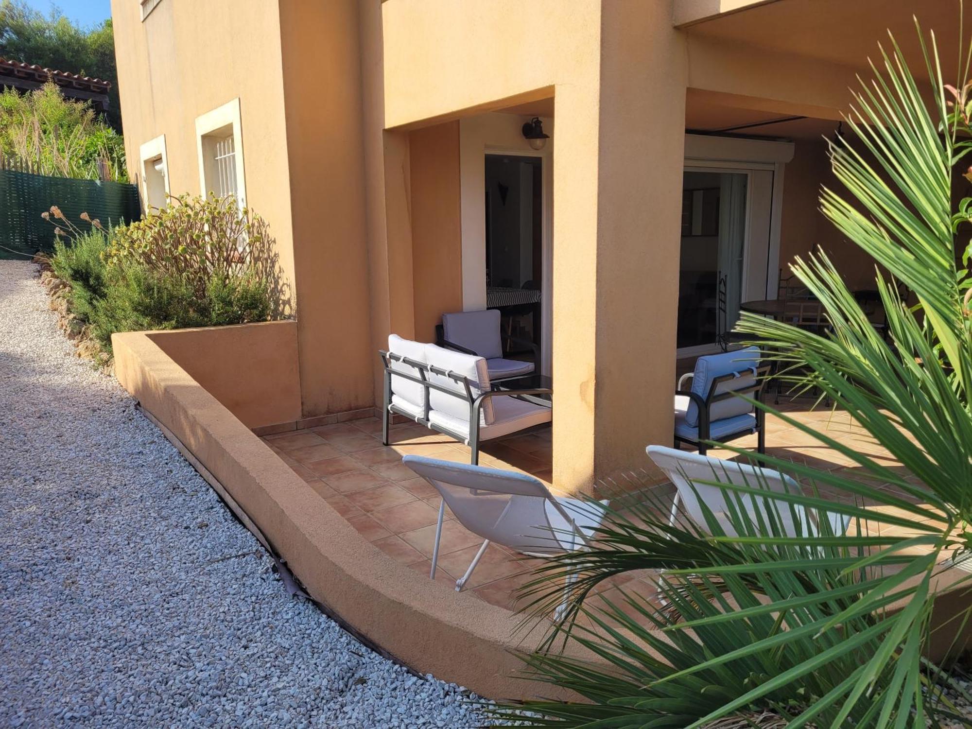 Giens-t2 Charme-7m A Pied - Rez De Jardin Hyeres
